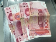 患者强送感谢费 巧妙退还显医德