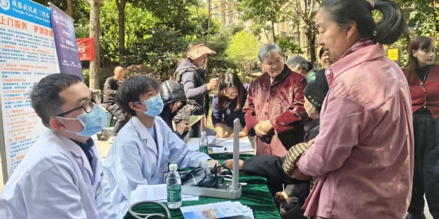 三月春风暖 义诊进社区